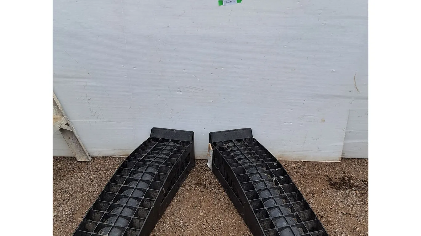 **Proramp Plastic Vehicle Ramps (35x7.5x10"), Pickup Only