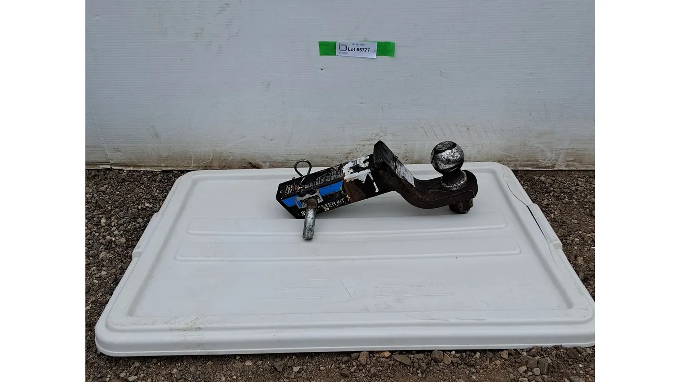 **Reese 5000lb 3.25" Drop Trailer Hitch, Pickup Preferred