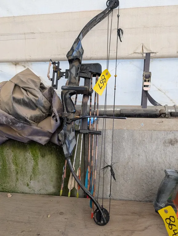 *OFFSITE* PSE Thunder Flite Compound Bow w/ Arrows, 35" Draw Length - Located at D&M Concrete West Of Lacombe