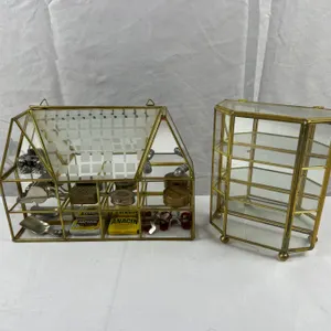Mirrored Shelfs with Trinkets