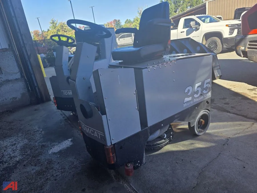 (#1) Tomcat 255 Micro-Gleam UHS Ride-On Floor Burnisher