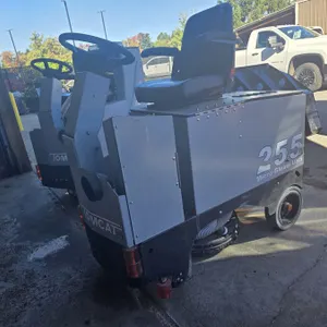 (#1) Tomcat 255 Micro-Gleam UHS Ride-On Floor Burnisher
