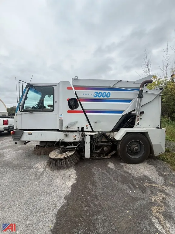 2000 Johnston 2V34/D Street Sweeper