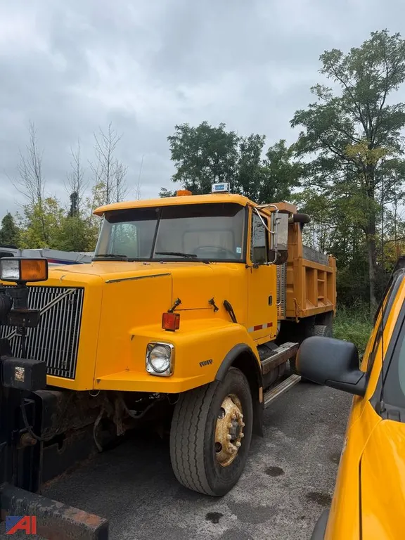 2000 Volvo WGM Dump Truck with Plow