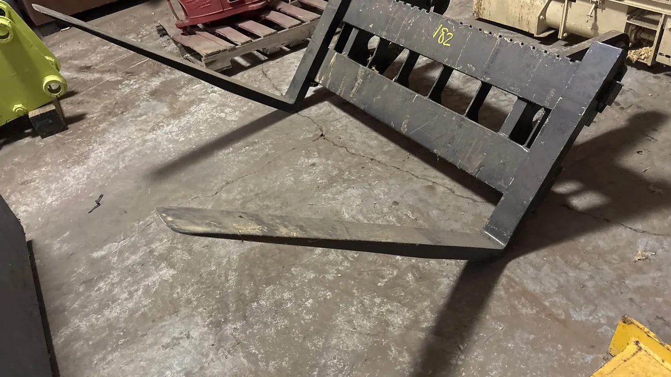 Pallet Fork Carriage Attachment with Quick-Attach