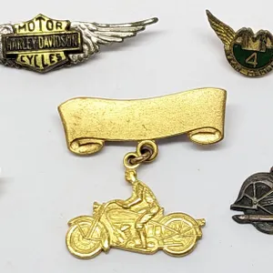 ASSORTED MOTORCYCLE PINS & PENDANTS
