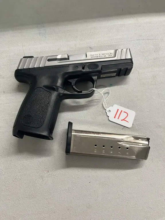 Smith & Wesson SD40 VE .40 Cal SN HES2482