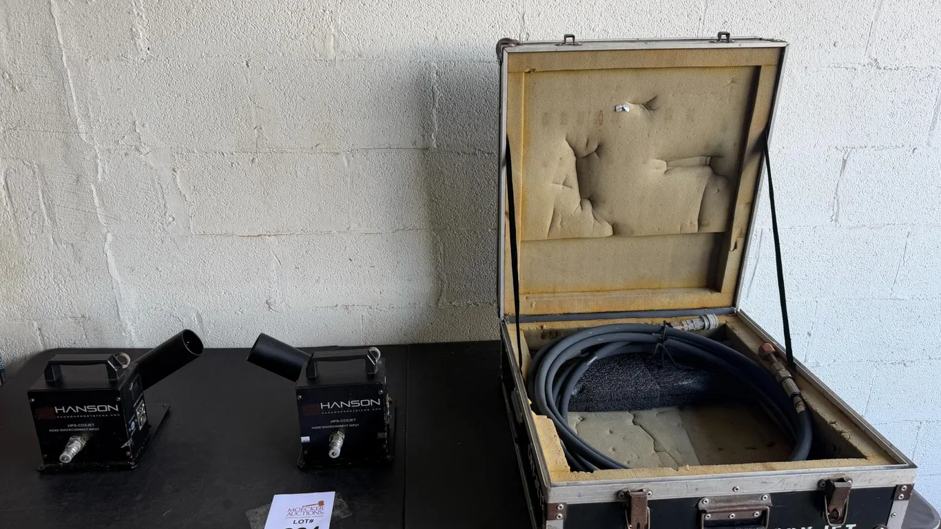 HANSON CO2 JET WITH DMX WITH ROAD CASE