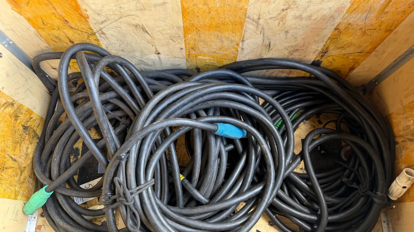 SET OF (5) CAMLOK 50' CABLES 4/0