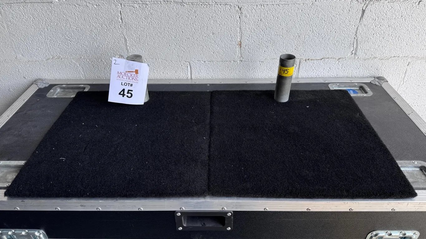 PIPE AND DRAP BASE (CARPETED)