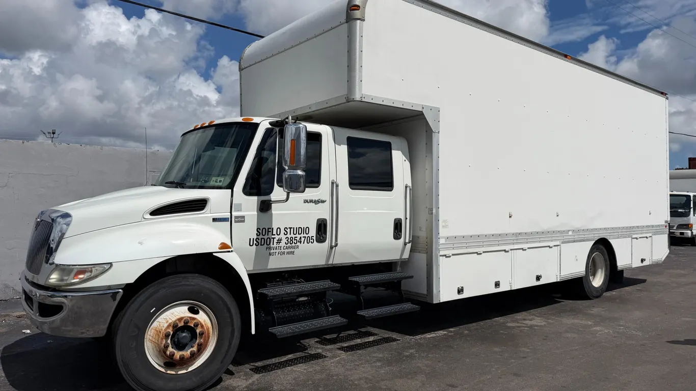 2012 INTERNATIONAL DURASTAR 4300 CREW-CAB BOX TRUCK
