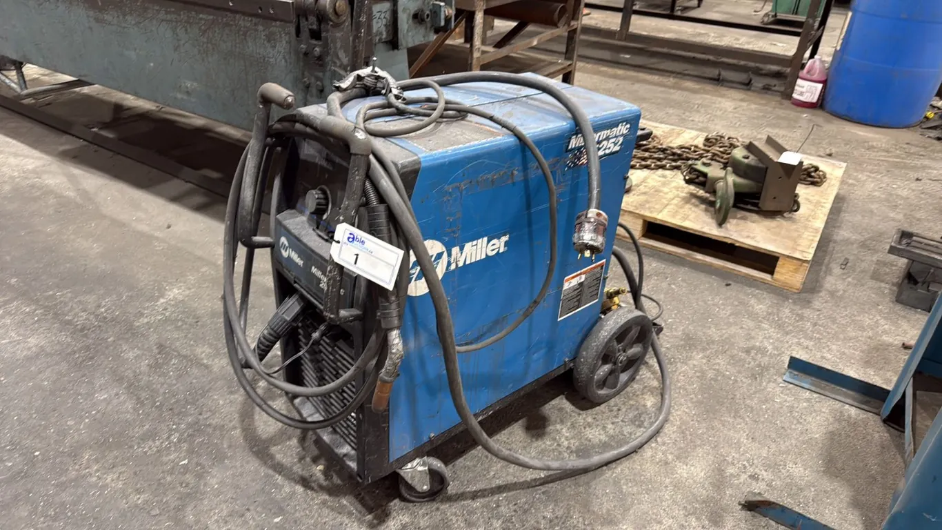 MILLER MILLERMATIC 252 INDUSTRIAL MIG WELDING UNIT WITH GROUNDING CABLE & STINGER