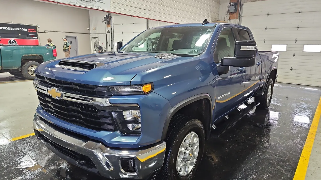 2026 Chevrolet Silverado 2500HD 4x4 LT 4dr Crew Cab LB