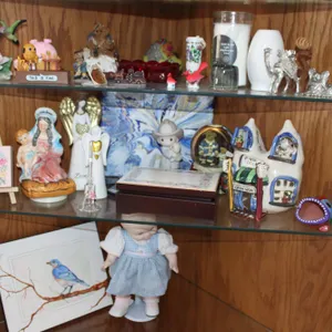 Figurines & Decorative Collectibles