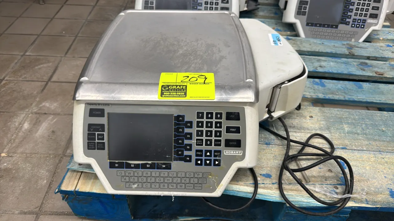 Hobart Quantum electronic scale with label printer. Features 30 lb x 0.01 lb capacity, stainless steel weigh platter, digital display, full keypad, an