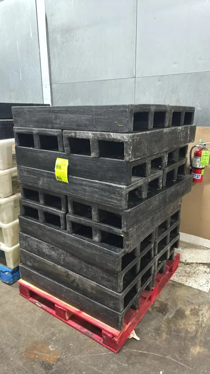 Poly dunnage racks. Features heavy-duty molded polyethylene construction with vented top decks. 40" x 20". Pallet not included.