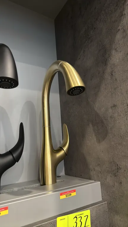 Yukon FA.SAN.01.004 single-handle pull-down kitchen faucet. Features a high-arc spout, pull-down spray head, and single lever handle. Brushed gold fin