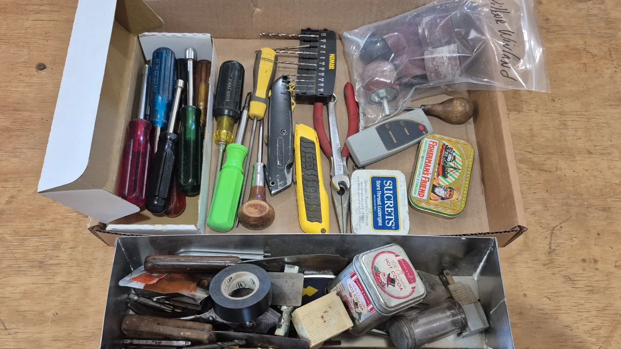 SCREW DRIVERS, UTILITY KNIVES, AND MORE