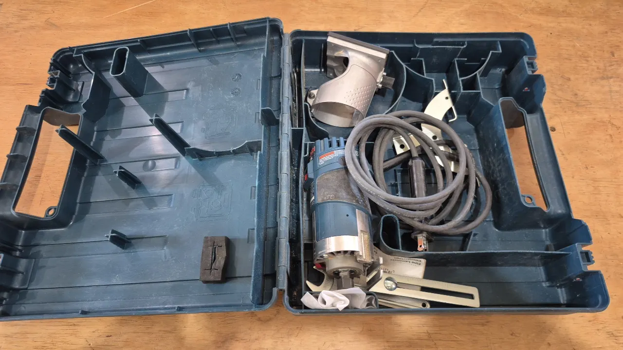BOSCH SPIRAL ROTARY SAW W/ BOX
