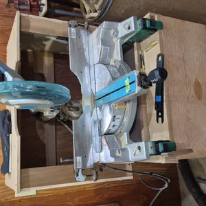 Makita 10 inch tilting miter saw