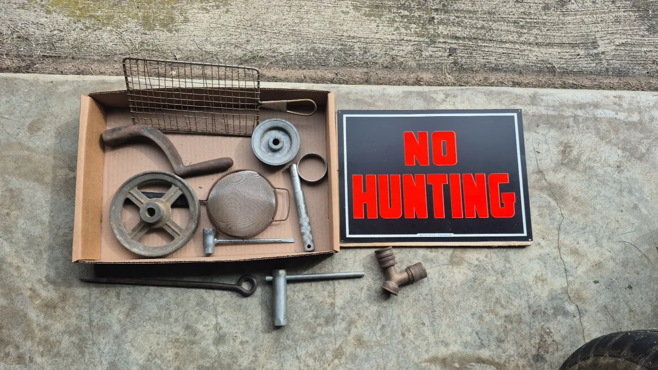 NO HUNTING SIGNS, HOSE SPLITTER,A ND MORE
