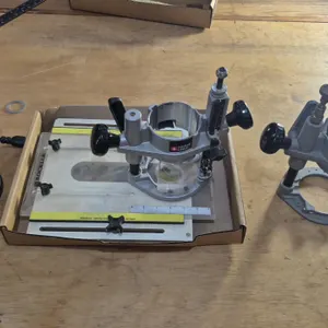 PORTER CABLE ROUTER W/ATTACHMENTS