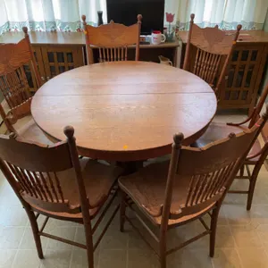 Wooden Round Dining Table with (2) Leaves and (6) Chairs