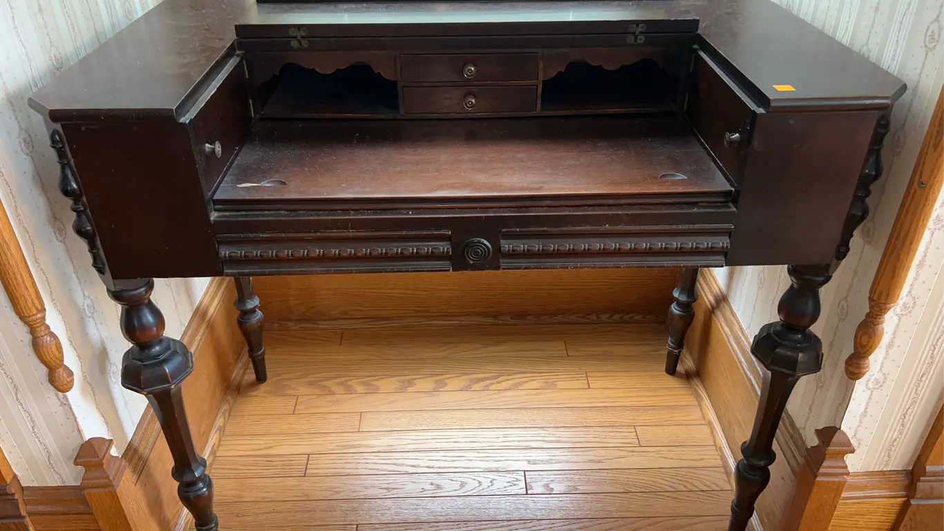 Antique Wooden Vanity Table