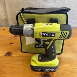 Ryobi P2 7118 V drill. Does work. Comes with