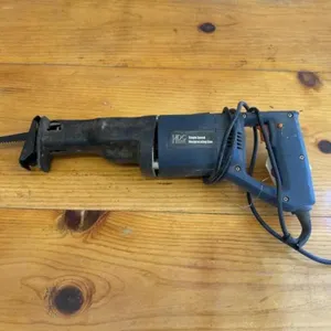 HDC single speed reciprocating saw. Plug plugged