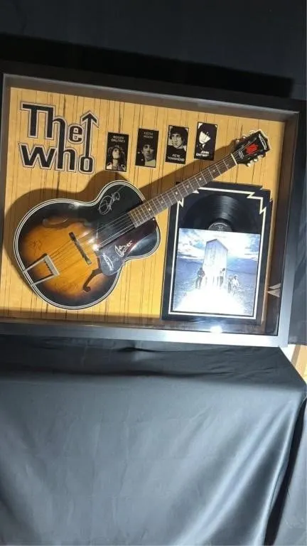 "THE WHO" Shadow Box.W/ SIGNEGUITAR & ALBUM