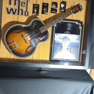 "THE WHO" Shadow Box.W/ SIGNEGUITAR &  ALBUM
