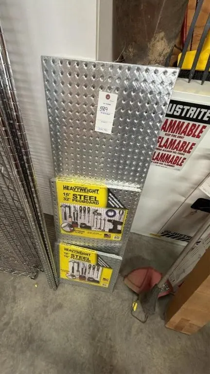 Heavyweight Diamond Plate Steel Pegboard Set