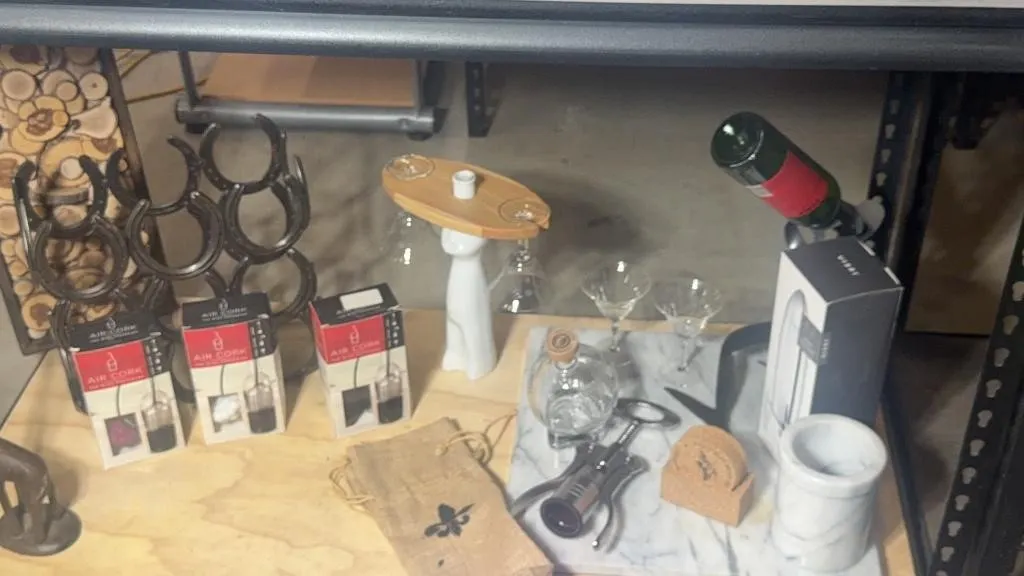 WINE BOTTLE HOLDER