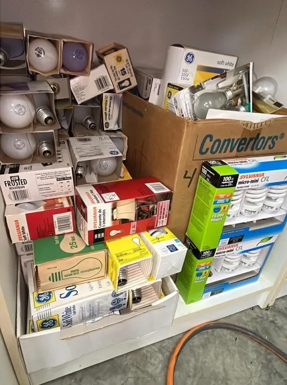 Large Lot of Lightbulbs