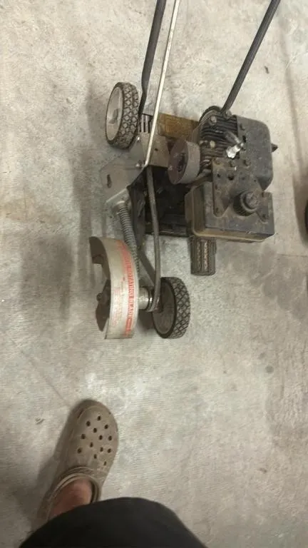 Sears Roebuck & Co. Gas-Powered Lawn Edger