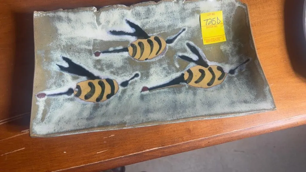 BUMBLE B TRAY BY AMY POTTER
