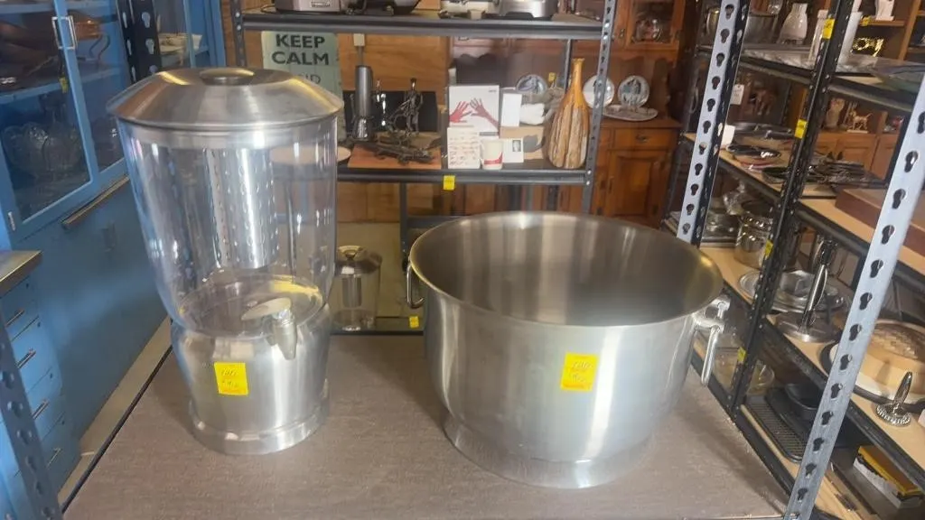 LARGE DISPENSER
