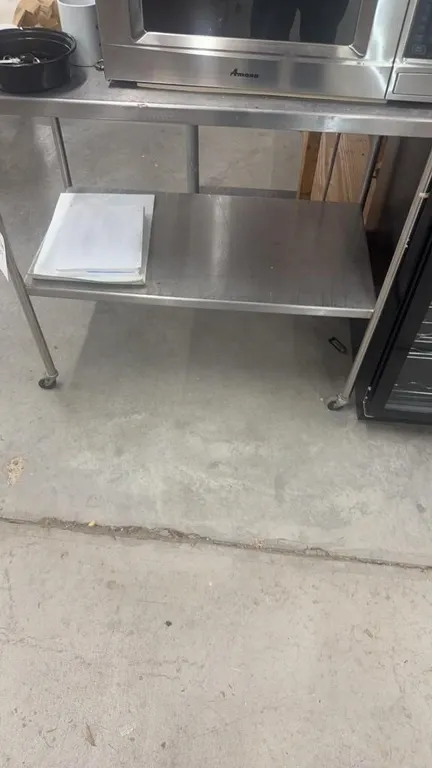 STAINLESS STEEL WORK TABLE