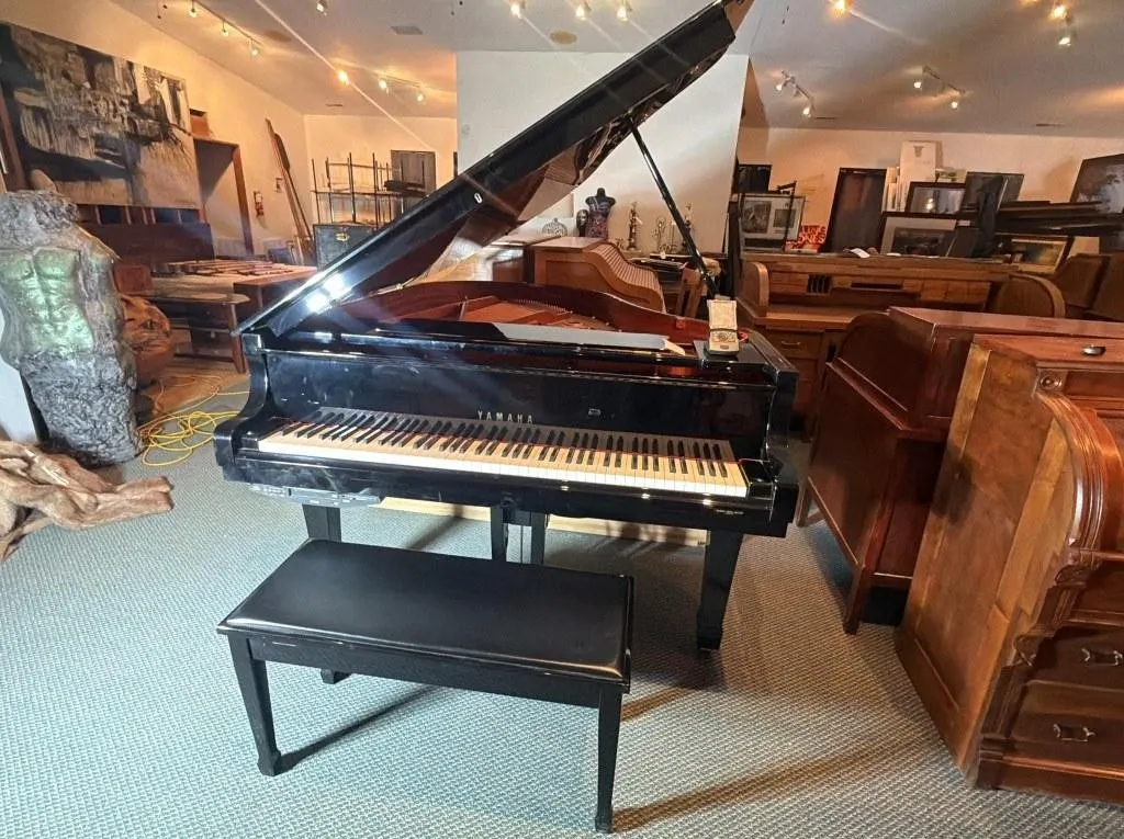 Yamaha Ebony Polish Grand Piano