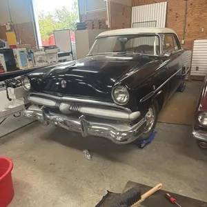 1954 FORD CRESTLINE  VICTORIA  V8  RUNS! 2 DR