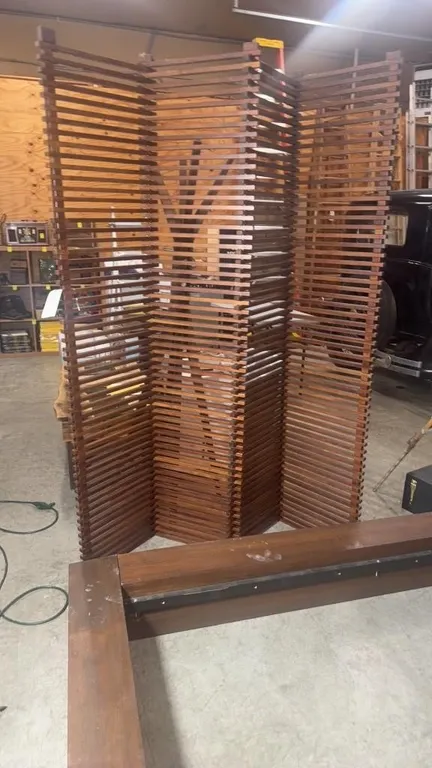ROOM DIVIDER
