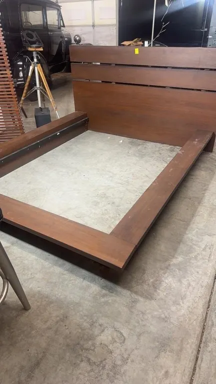 QUEEN SIZE BED