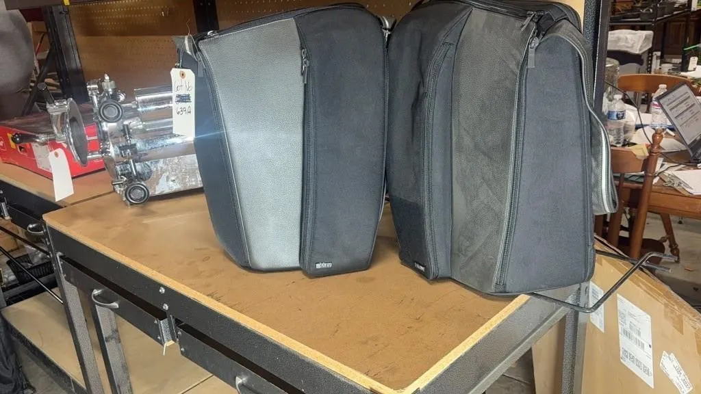 MESSENGER BAGS