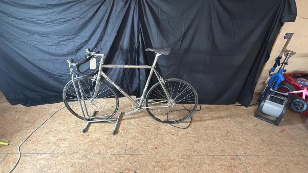 FUJI Titanium Road Bike 16 SPD MENS