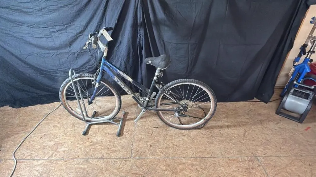 2005 Trek Navigator 100 Mountain Bike 24B SPD