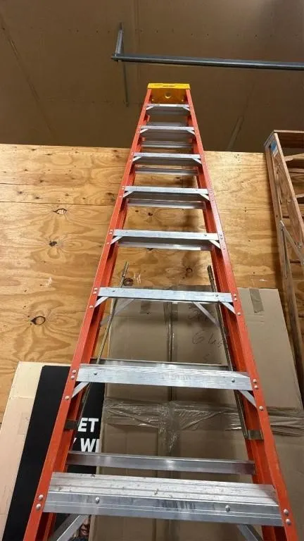 Werner 12ft Fiberglass Stepladder - Model 6212