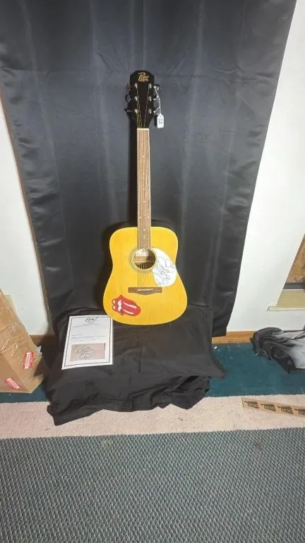 Rogue Acoustic Guitar Model RD80 Signed
