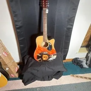 AUTOGRAPH PROS Acoustic 12-String  SIGNED GIUITAR