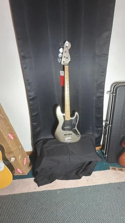 Fender 75th anniversary Jazz BassGuitar